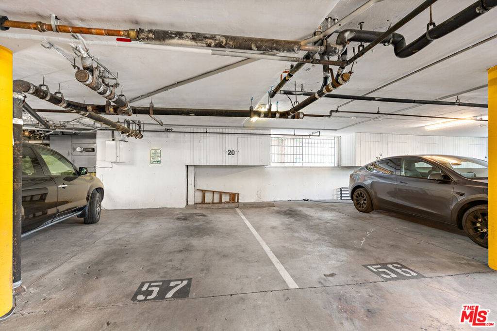Santa Monica, CA 90402,222 7th ST #301