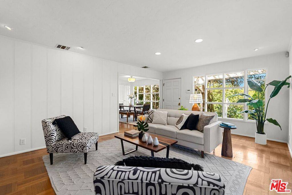 Los Angeles, CA 90046,2666 La Cuesta DR