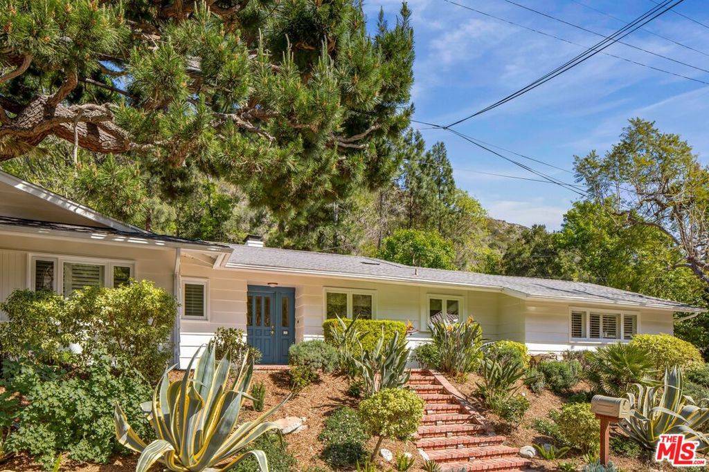 Los Angeles, CA 90049,3276 Mandeville Canyon RD