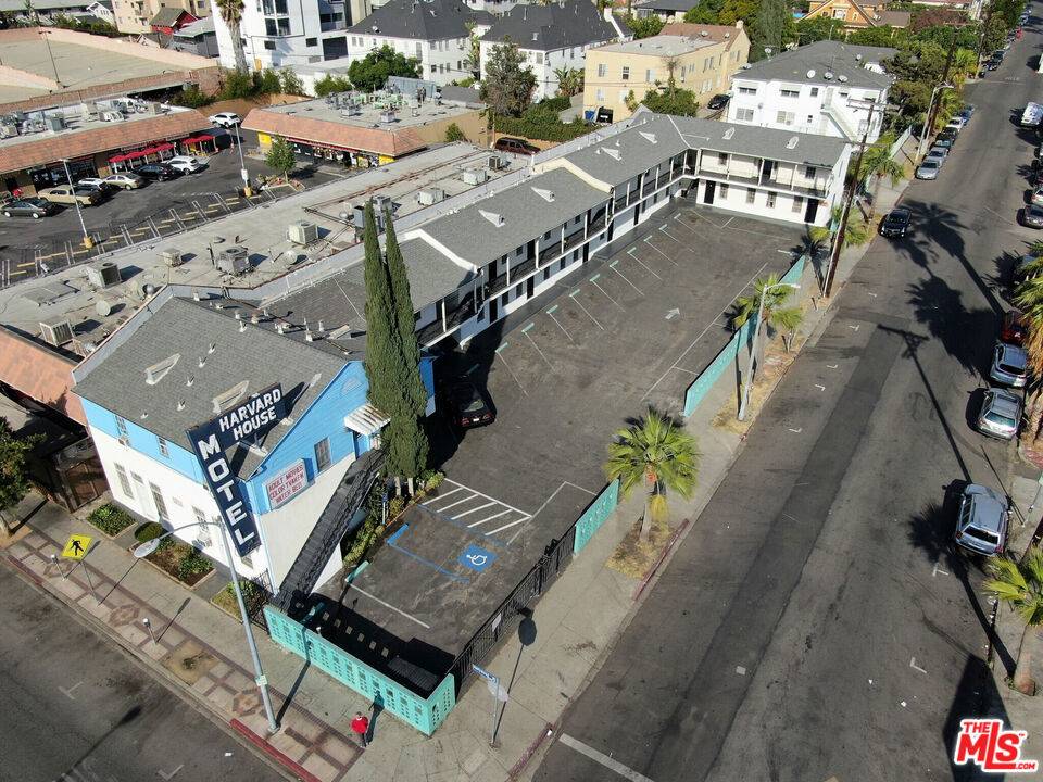 Los Angeles, CA 90027,5251 Hollywood BLVD