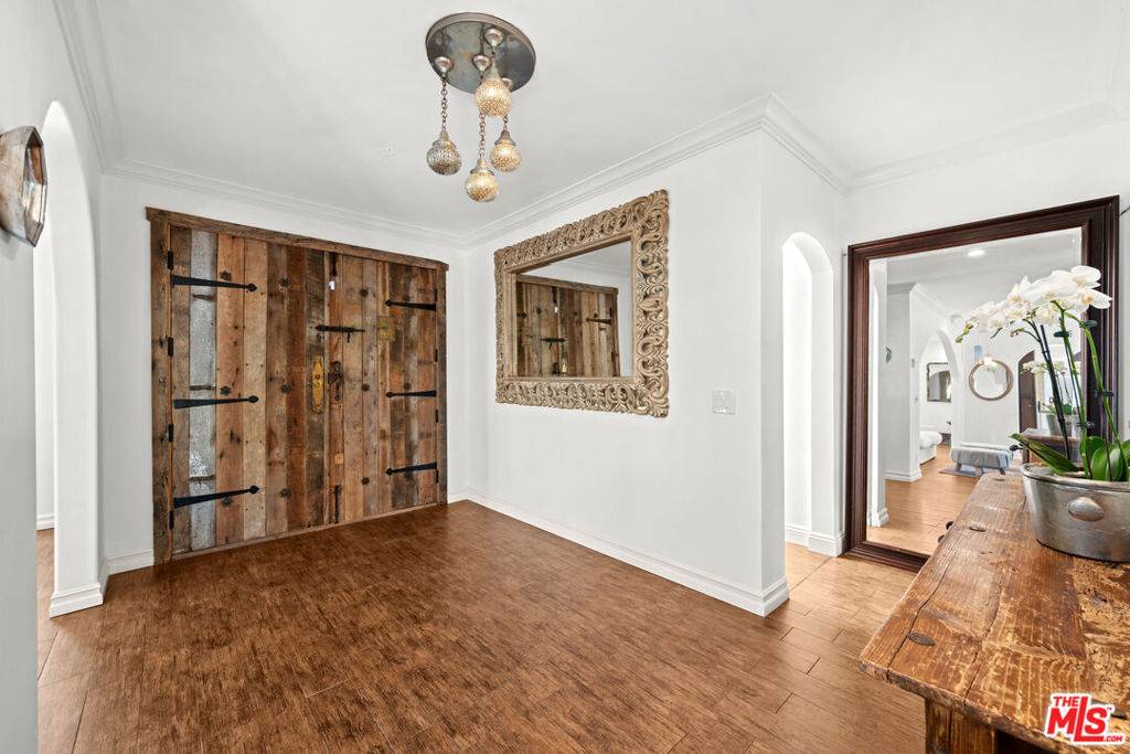 Encino, CA 91436,16582 Calneva DR