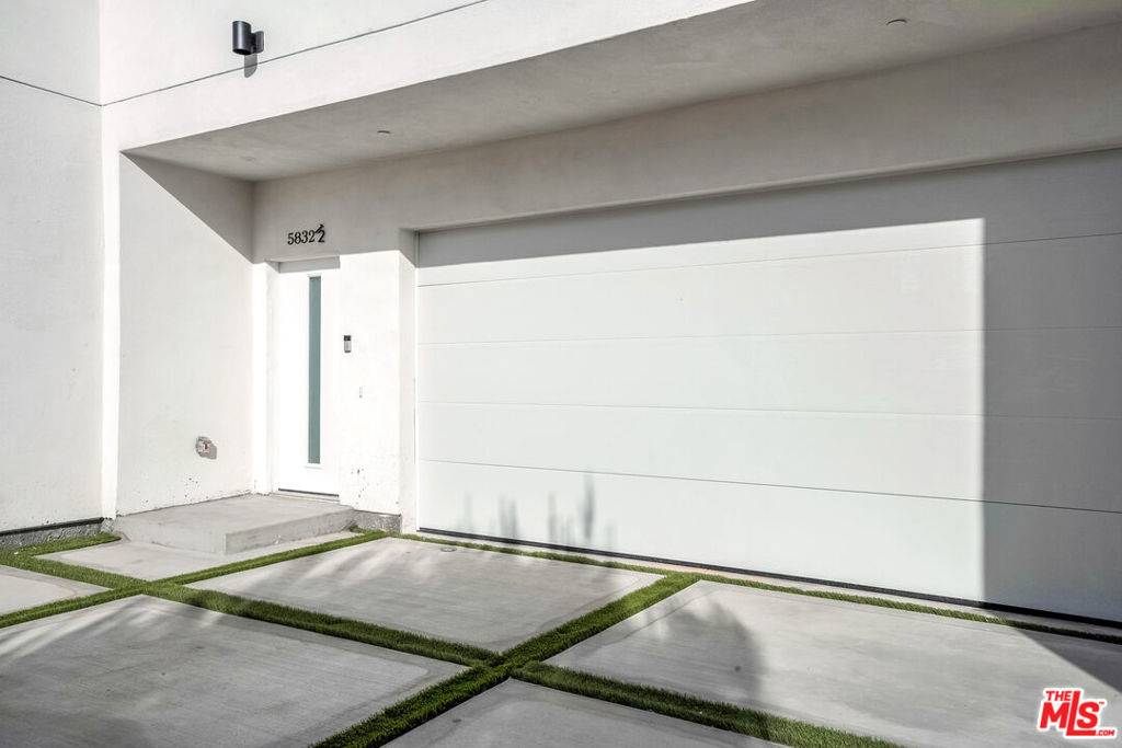 Culver City, CA 90034,5832 David AVE #2