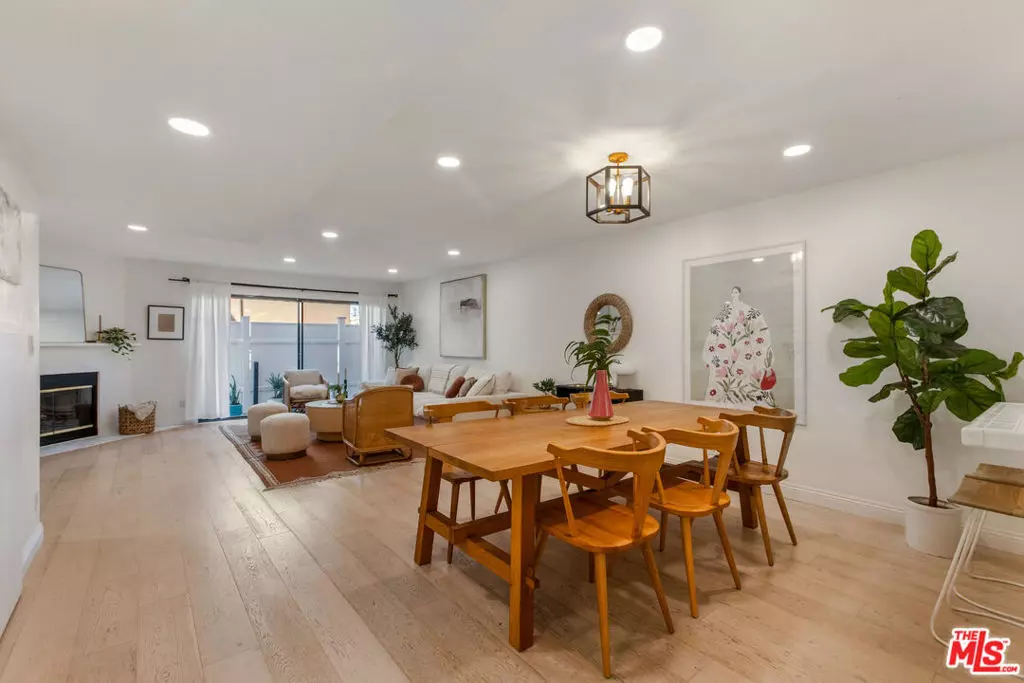 Valley Village, CA 91607,12421 Riverside DR #4