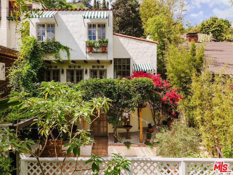 Los Angeles, CA 90068,2025 Pinehurst RD