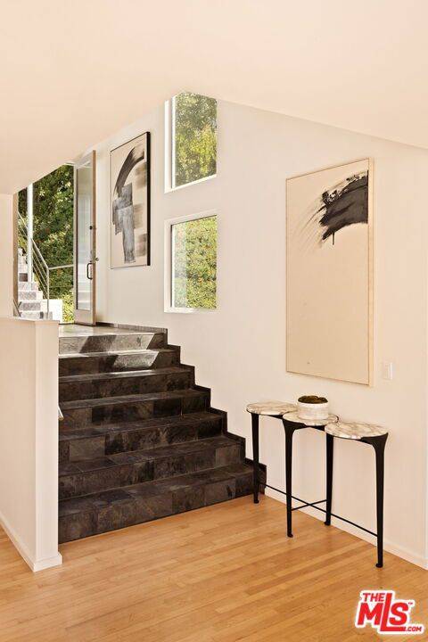 Los Angeles, CA 90068,2776 Outpost DR