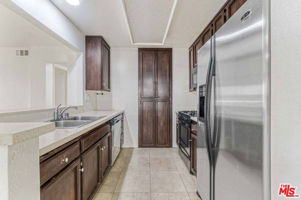 Oxnard, CA 93035,2053 Majorca DR