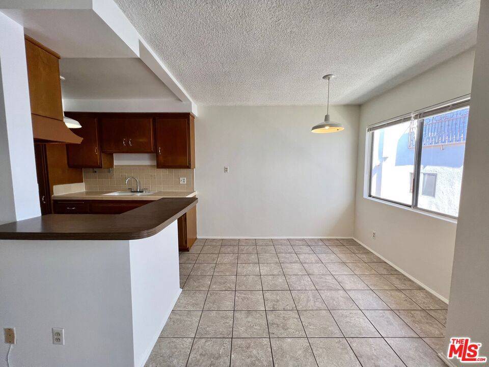 Los Angeles, CA 90049,11727 Mayfield AVE #7
