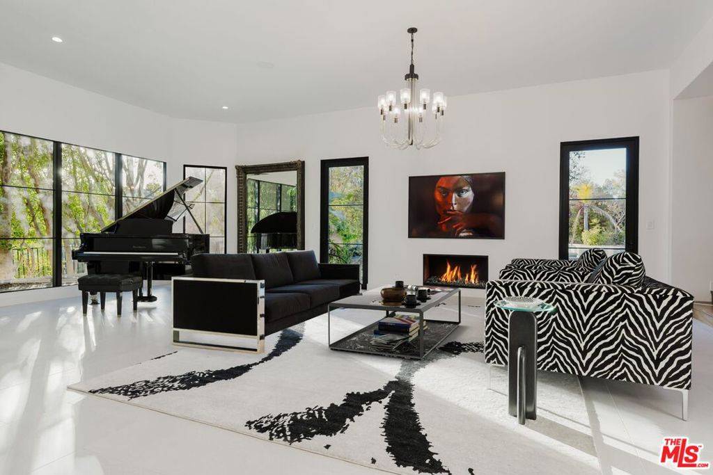 Calabasas, CA 91302,Address not disclosed
