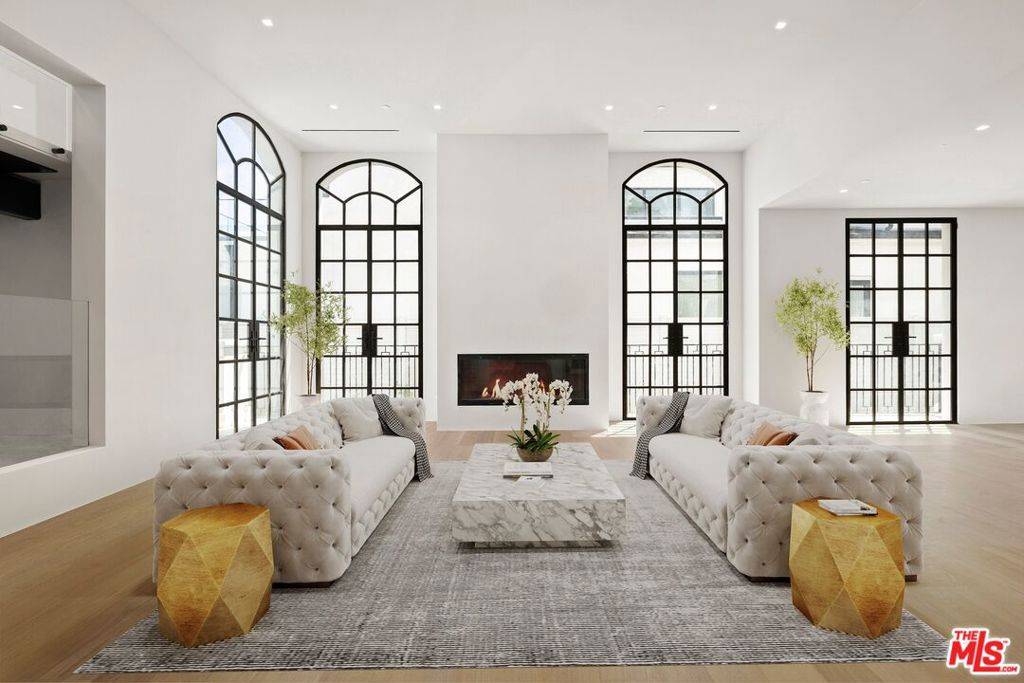 155 N Anita AVE, Los Angeles, CA 90049