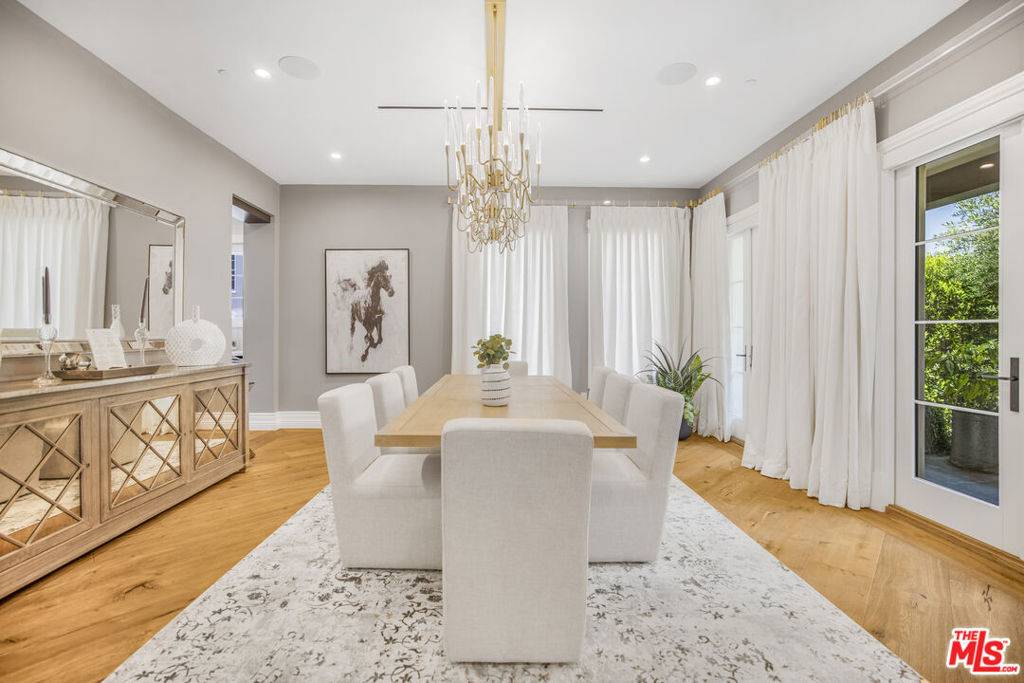 Beverly Hills, CA 90212,439 S Spalding Dr