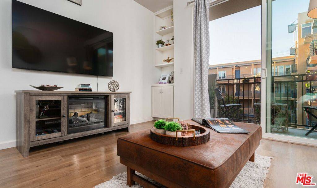 4060 Glencoe AVE #202, Marina Del Rey, CA 90292