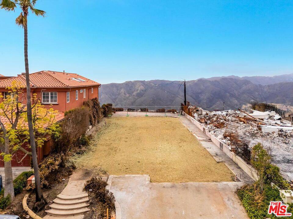Pacific Palisades, CA 90272,1648 Chastain