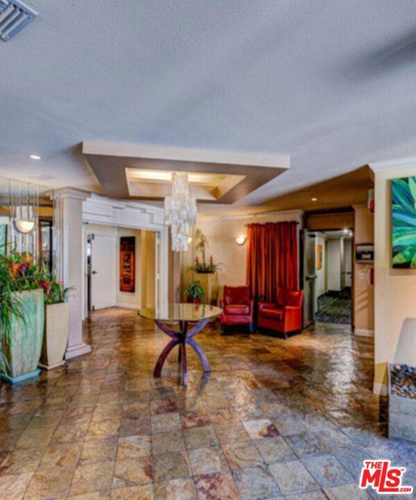 Los Angeles, CA 90036,740 S Burnside AVE #207