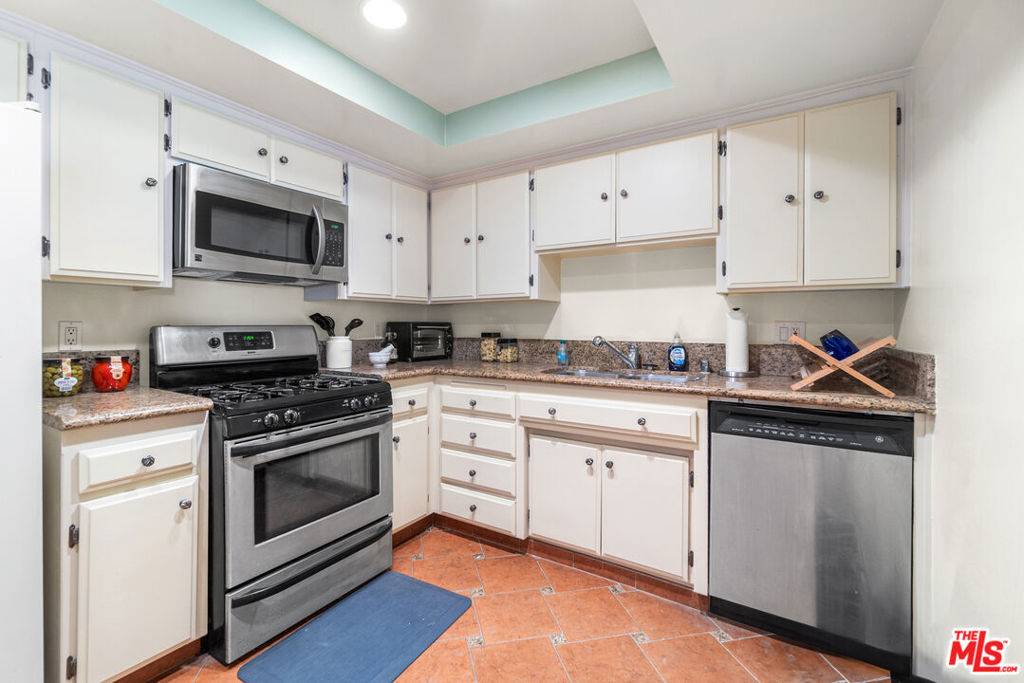 Playa Del Rey, CA 90293,8162 Manitoba ST #313