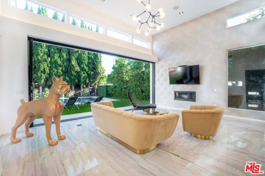 Valley Village, CA 91601,11658 Morrison ST
