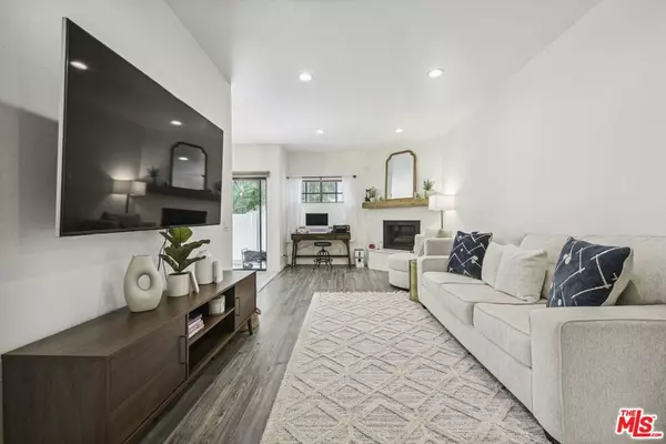 Encino, CA 91316,17914 Magnolia BLVD #121