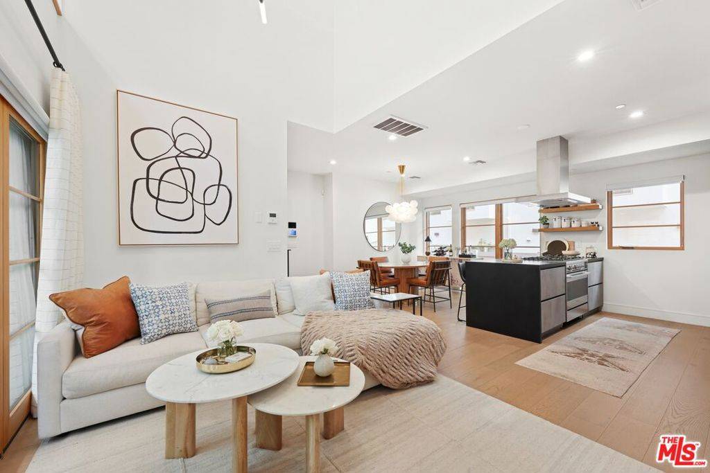 1035 N Vista ST, West Hollywood, CA 90046