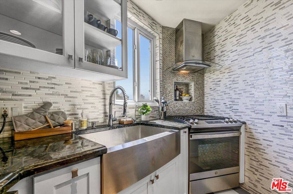 Los Angeles, CA 90049,11670 W Sunset BLVD #303