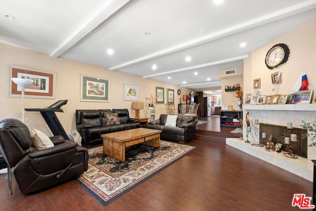 Encino, CA 91316,17832 Margate ST