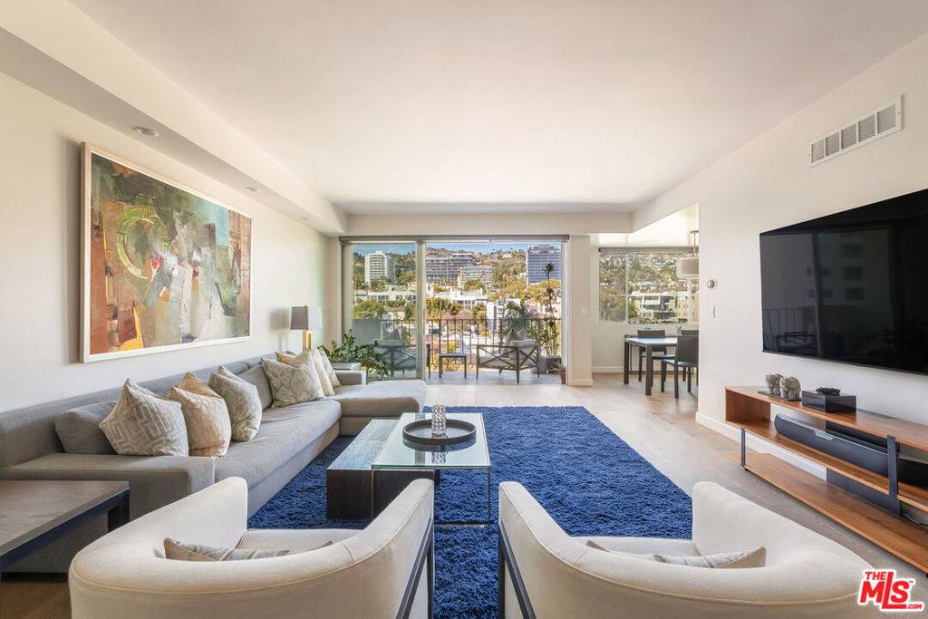West Hollywood, CA 90069,818 N Doheny DR #607