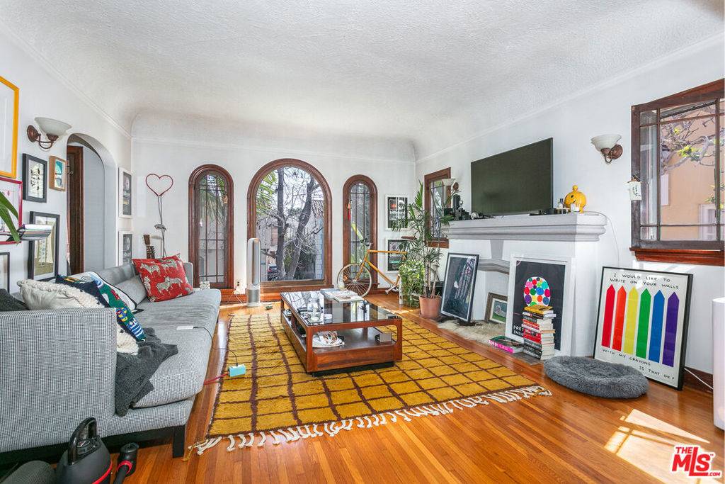 Los Angeles, CA 90036,417 N Orange Grove AVE