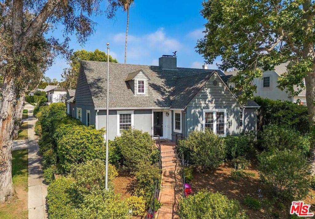 Los Angeles, CA 90049,400 S Bentley AVE