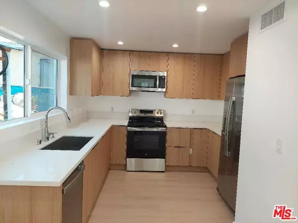 130 130 1/4 W 59th PL, Los Angeles, CA 90003