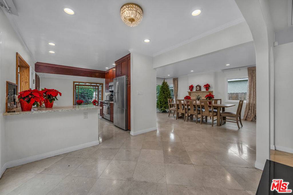 Long Beach, CA 90814,535 Winslow AVE