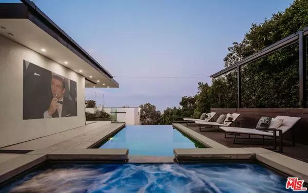 Los Angeles, CA 90068,2827 Las Alturas ST