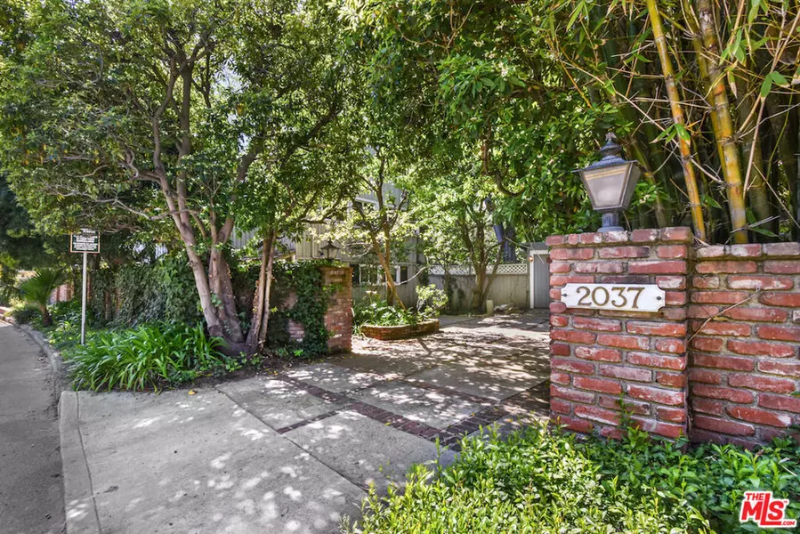 2037 Benedict Canyon DR, Beverly Hills, CA 90210