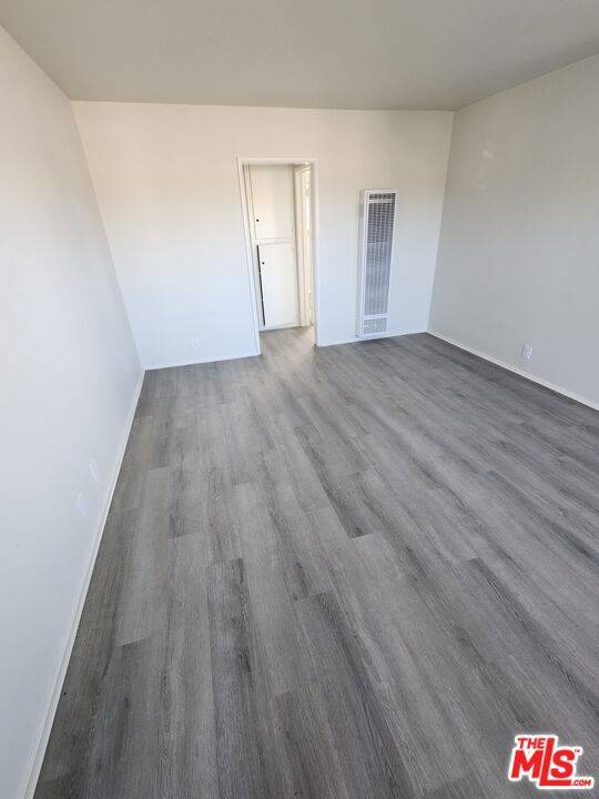 Los Angeles, CA 90043,7015 8th AVE