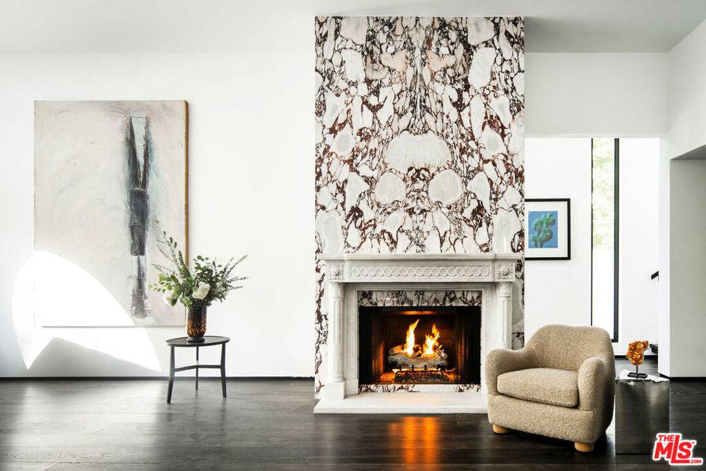 West Hollywood, CA 90069,810 N Orlando AVE