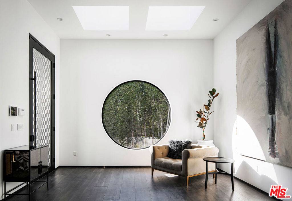 West Hollywood, CA 90069,810 N Orlando AVE