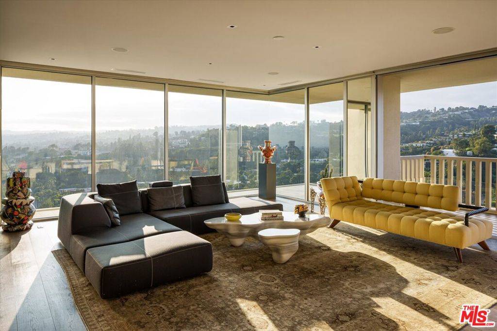 West Hollywood, CA 90069,9255 Doheny RD #2701