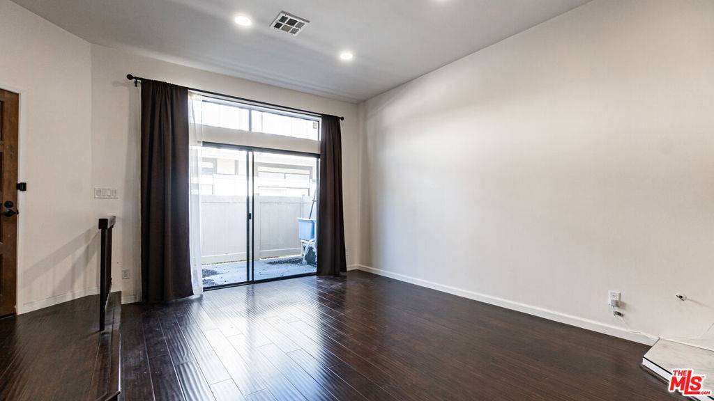 Winnetka, CA 91306,20737 Roscoe BLVD #604