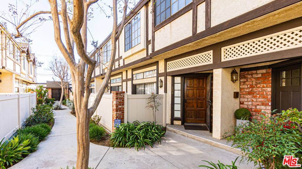 Winnetka, CA 91306,20737 Roscoe BLVD #604