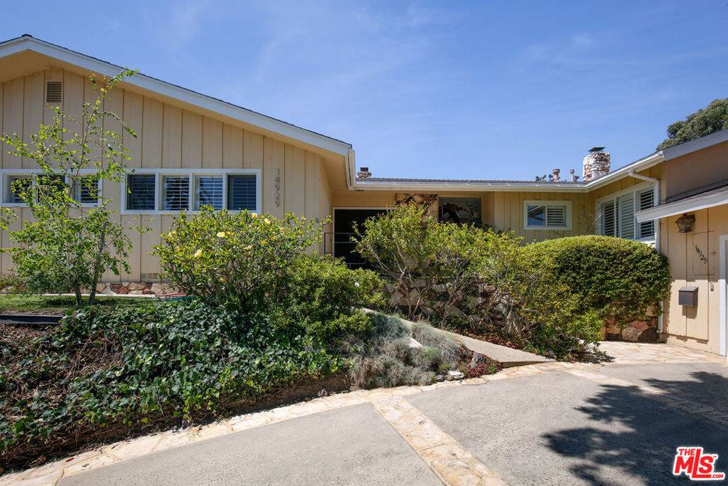 Pacific Palisades, CA 90272,14929 La Cumbre DR