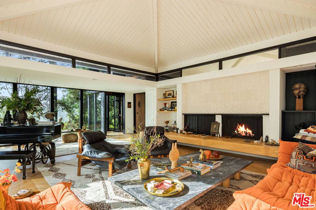 Pacific Palisades, CA 90272,900 Napoli DR