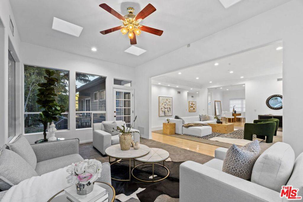 Sherman Oaks, CA 91423,3236 Longridge TER