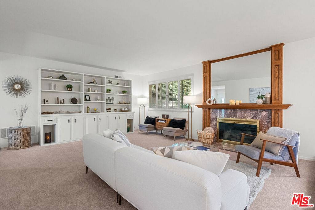 Northridge, CA 91324,9850 Vanalden AVE