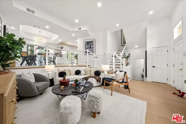 Toluca Lake, CA 91602,4414 Moorpark WAY #11