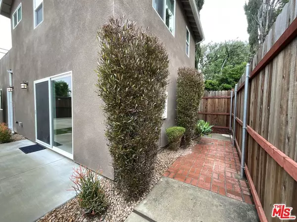 Van Nuys, CA 91405,15031 15033 Hartland ST