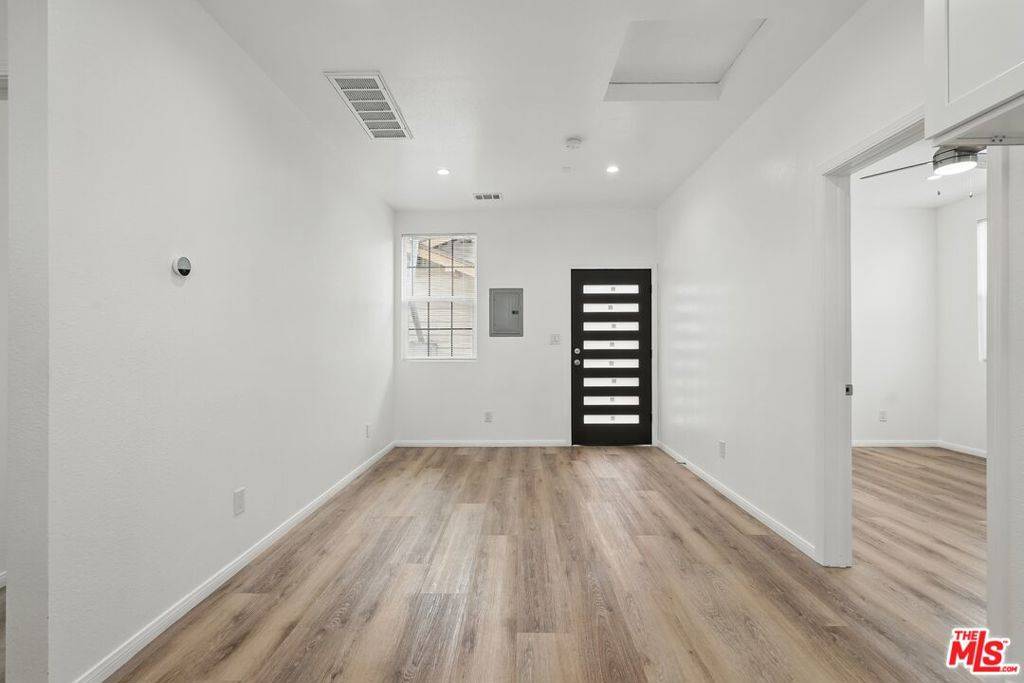 Los Angeles, CA 90062,5017 1/2 Cimarron ST