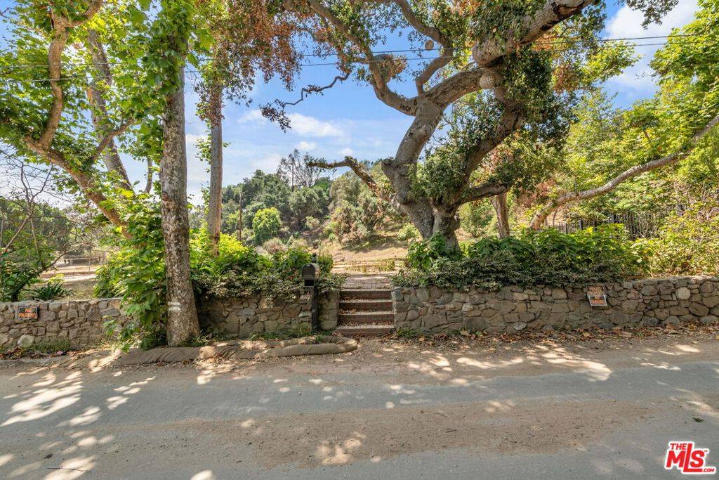 Pacific Palisades, CA 90272,919 Rivas Canyon RD