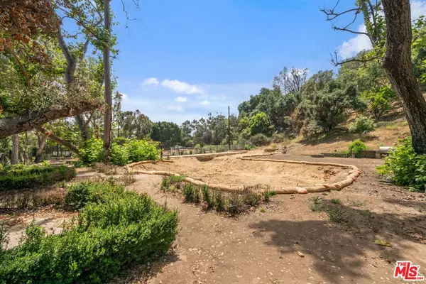 Pacific Palisades, CA 90272,919 Rivas Canyon RD