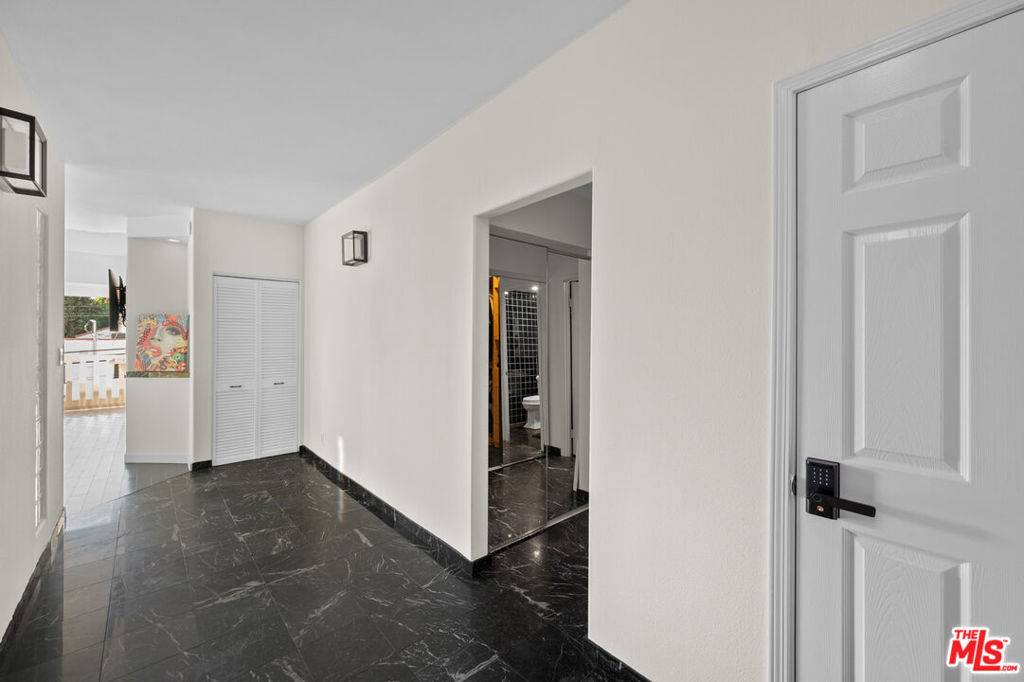 West Hollywood, CA 90069,999 N Doheny DR #211