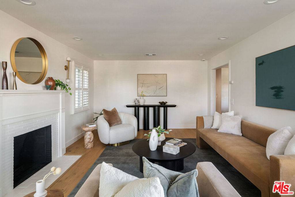 Los Angeles, CA 90043,4405 Springdale DR