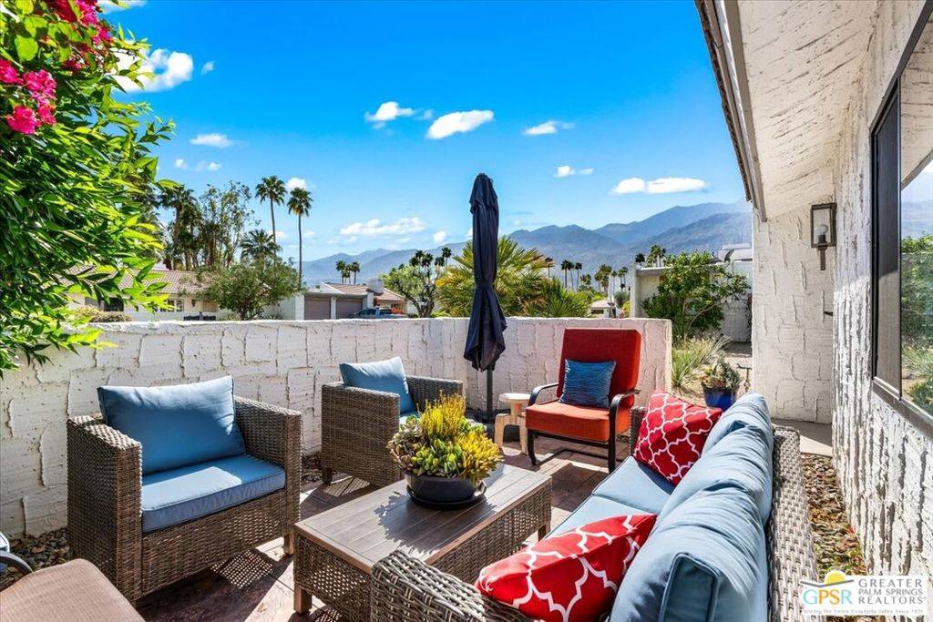 2150 N Sunshine CIR, Palm Springs, CA 92264