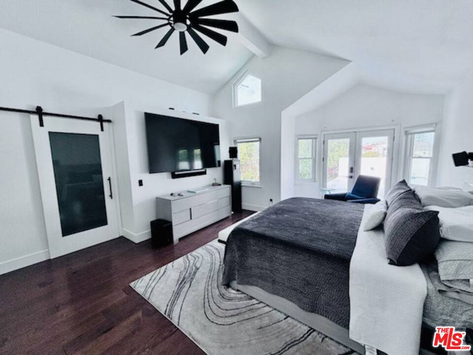 Playa Del Rey, CA 90293,7511 W 81st ST