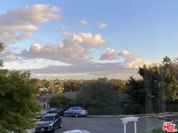 Pacific Palisades, CA 90272,857 Castac PL